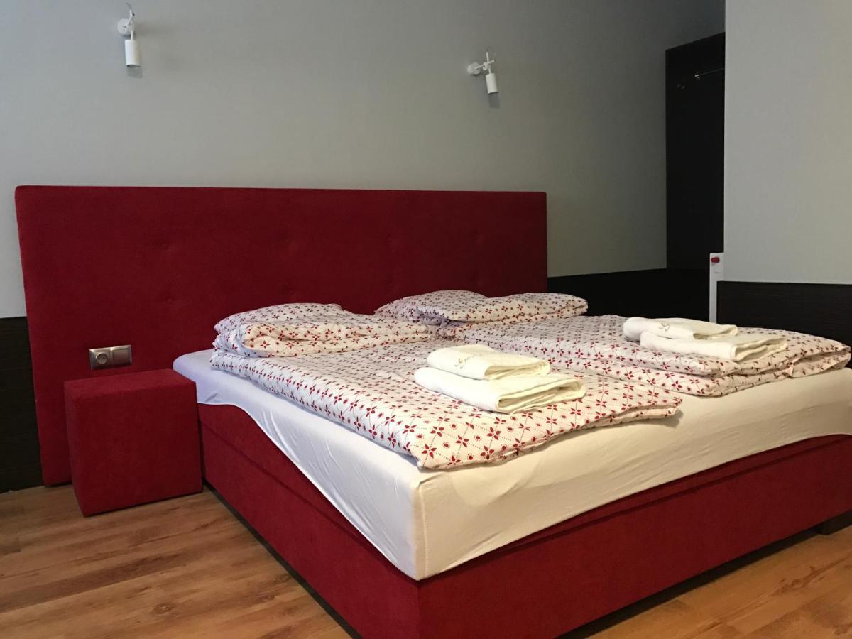 Отель Gosciniec Krepa Lipsko Экстерьер фото