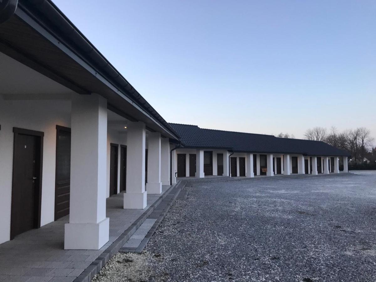 Отель Gosciniec Krepa Lipsko Экстерьер фото
